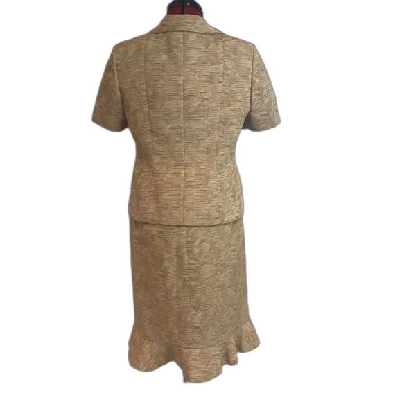 Le Suit Skirt Suit Women's Petite Size 6P Tan & Cream 2-Piece Set Skirt & Blazer - Picture 2 of 12